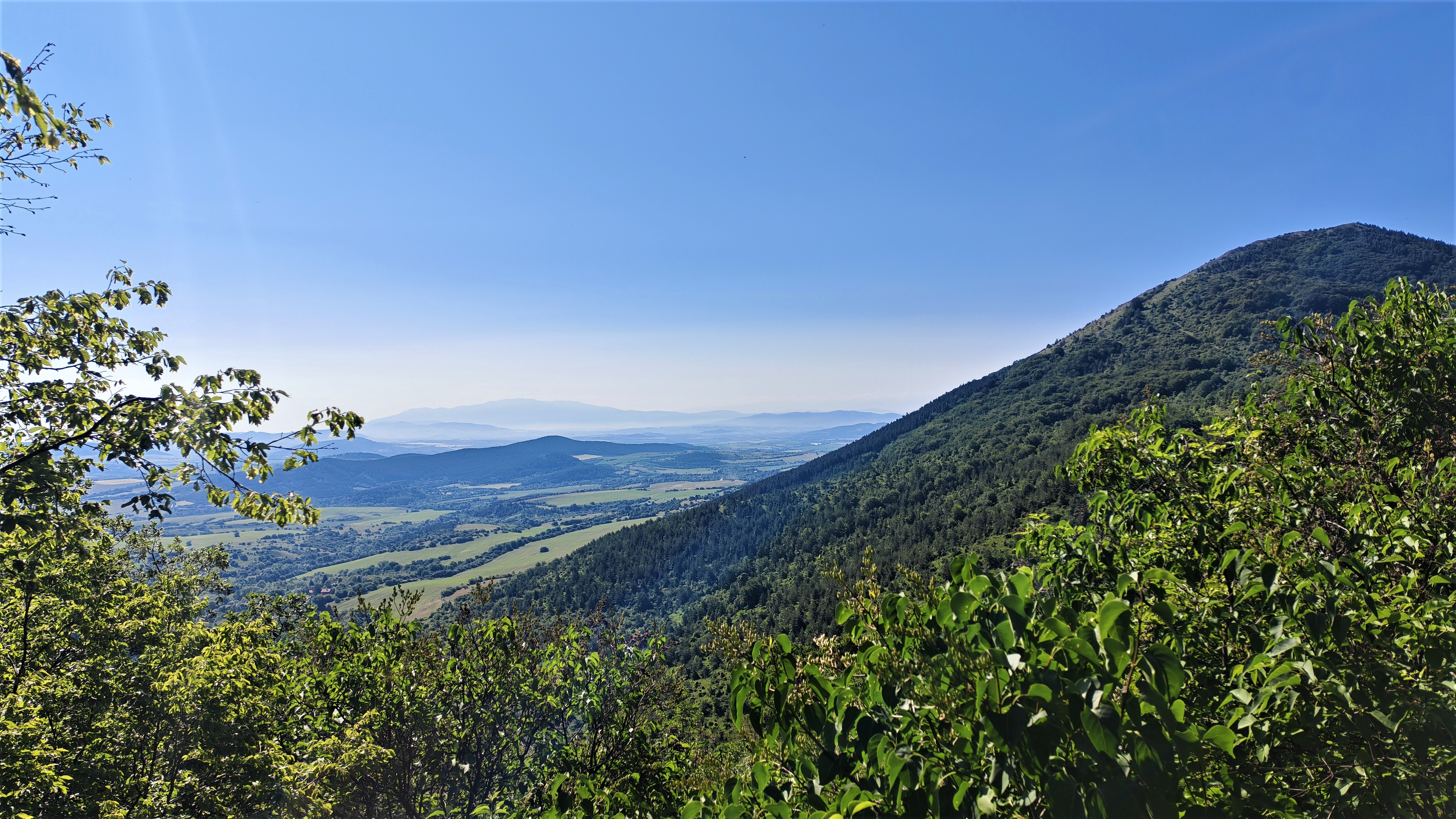 Гледка от Парамунска към Любаш