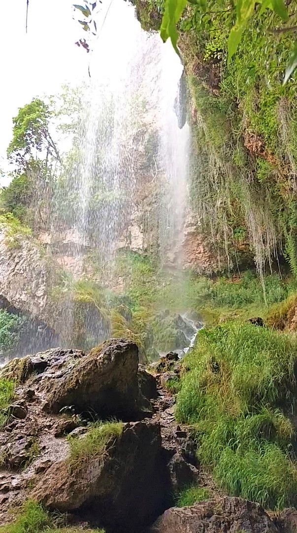 През лятото е като тропически водопад